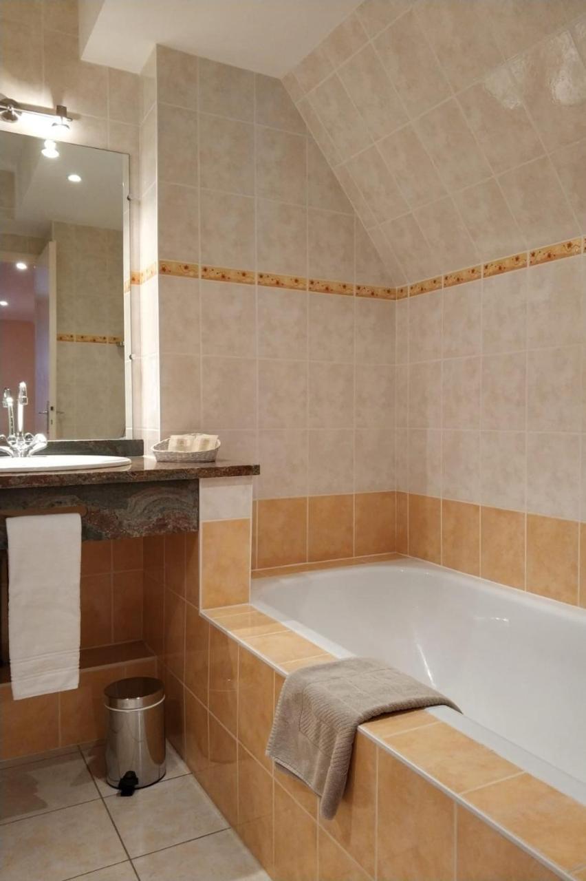 Logis Hotel Calisola Besancon - Soiree Etape Chalezeule Exteriér fotografie